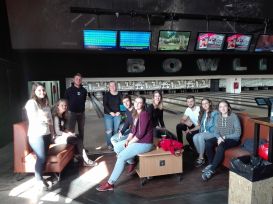 42 Capicúa jugando a los bolos
